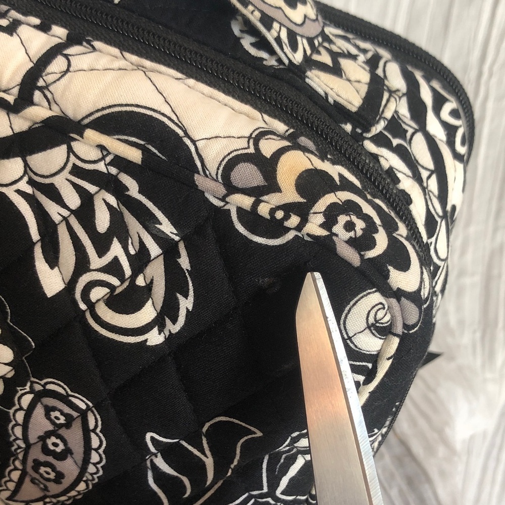 VERA BRADLEY E-Reader Sleeve Night & Day black white paisley NWT & makeup case - Picture 13 of 16